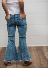 Load image into Gallery viewer, Girls : 90s Wash Flare Jeans up by
